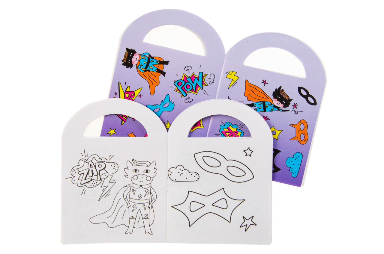 KLEURBOEK MET STICKERS SUPERHERO S