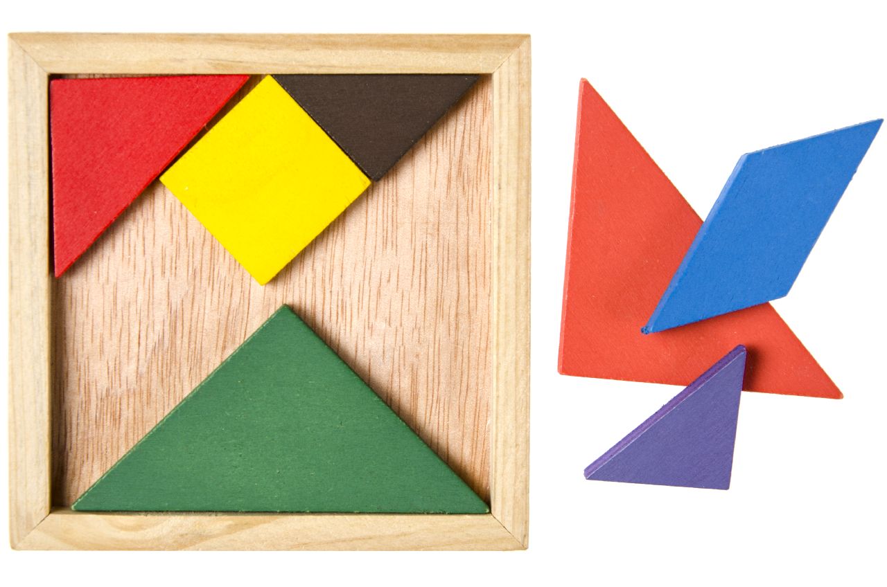PUZZEL TANGRAM. HOUT