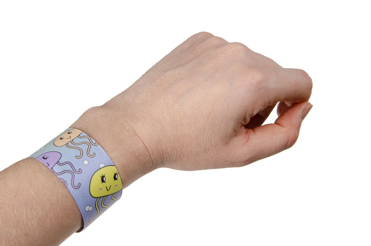 KLAP-ARMBAND. ZEEDIEREN