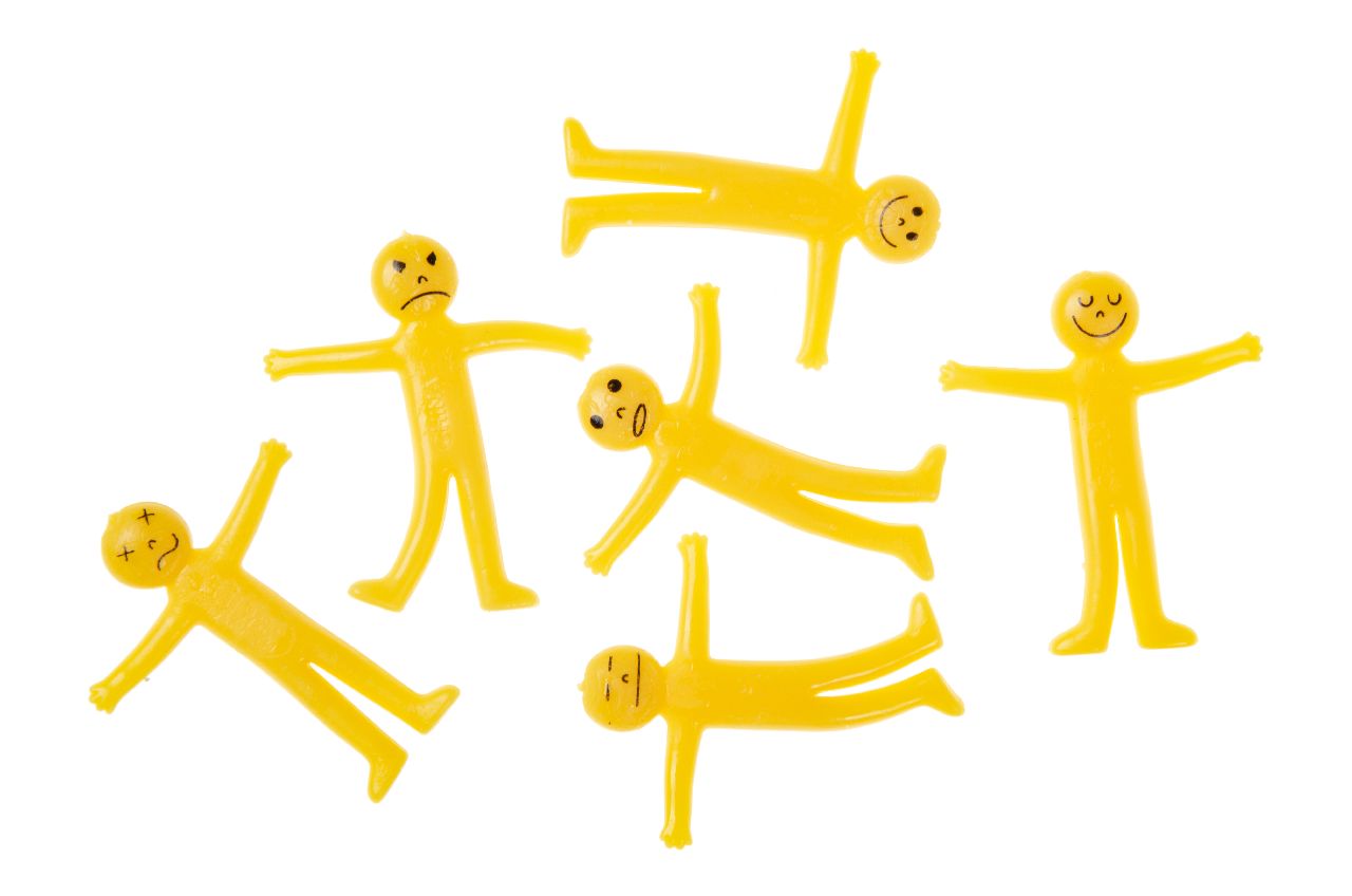 STRETCHY SMILE FACE FIGURE S. YELLOW ONLY